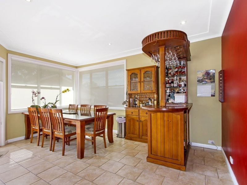 5 Golden Avenue, Point Clare NSW 2250