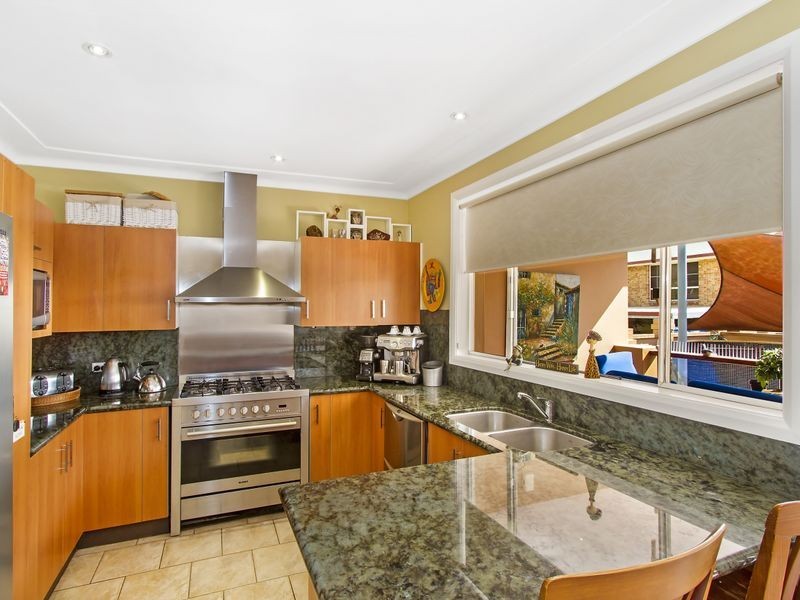 5 Golden Avenue, Point Clare NSW 2250