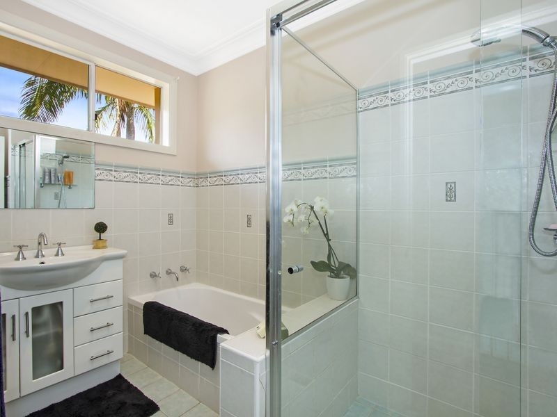 5 Golden Avenue, Point Clare NSW 2250