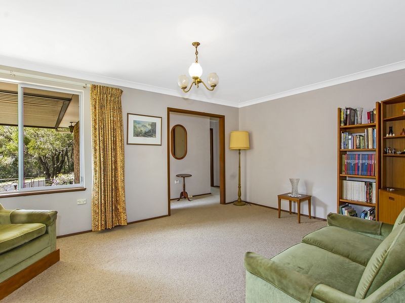 10 Jindalee Avenue, Point Clare NSW 2250