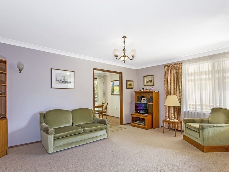 10 Jindalee Avenue, Point Clare NSW 2250