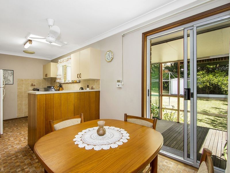 10 Jindalee Avenue, Point Clare NSW 2250