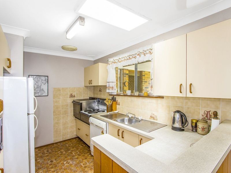 10 Jindalee Avenue, Point Clare NSW 2250