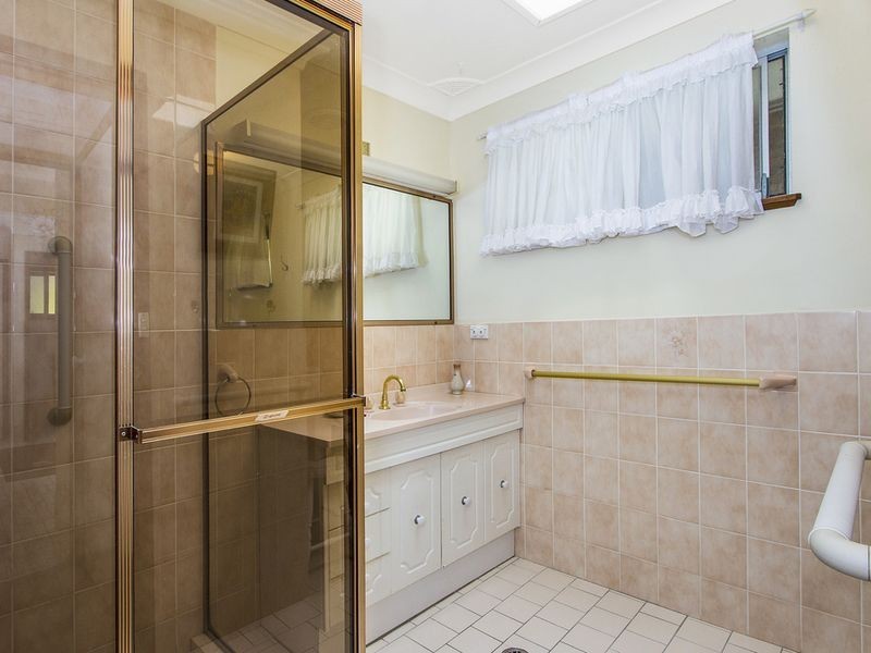 10 Jindalee Avenue, Point Clare NSW 2250