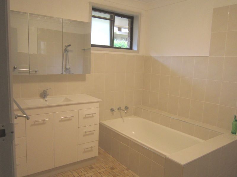 4/15 Kurrawa Avenue, Point Clare NSW 2250