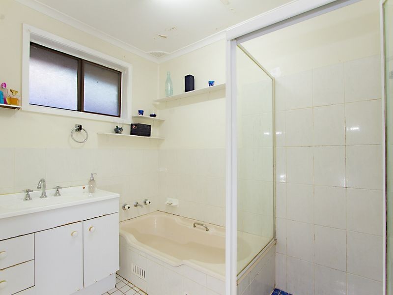 12 Fiona Street, Point Clare NSW 2250