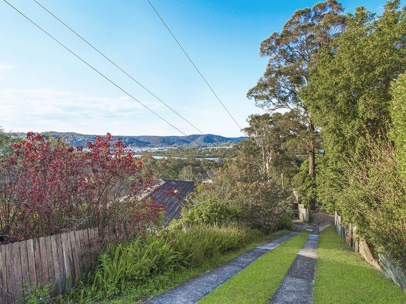 12 Fiona Street, Point Clare NSW 2250