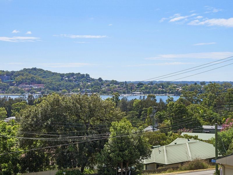 1 Lorraine Avenue, Point Clare NSW 2250