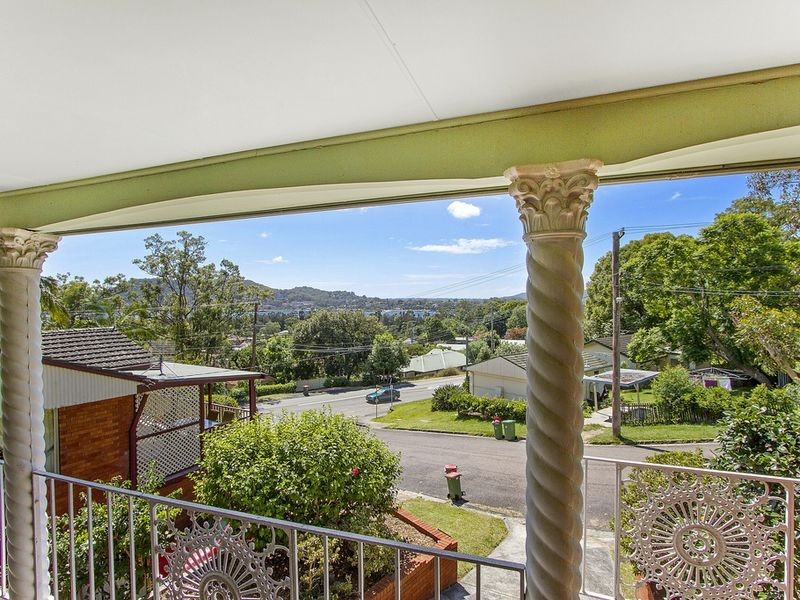 1 Lorraine Avenue, Point Clare NSW 2250