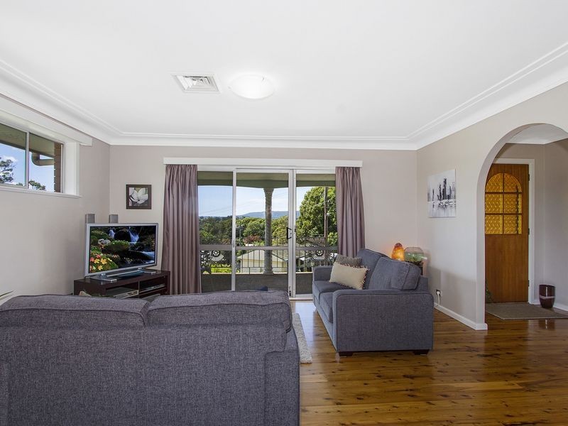 1 Lorraine Avenue, Point Clare NSW 2250