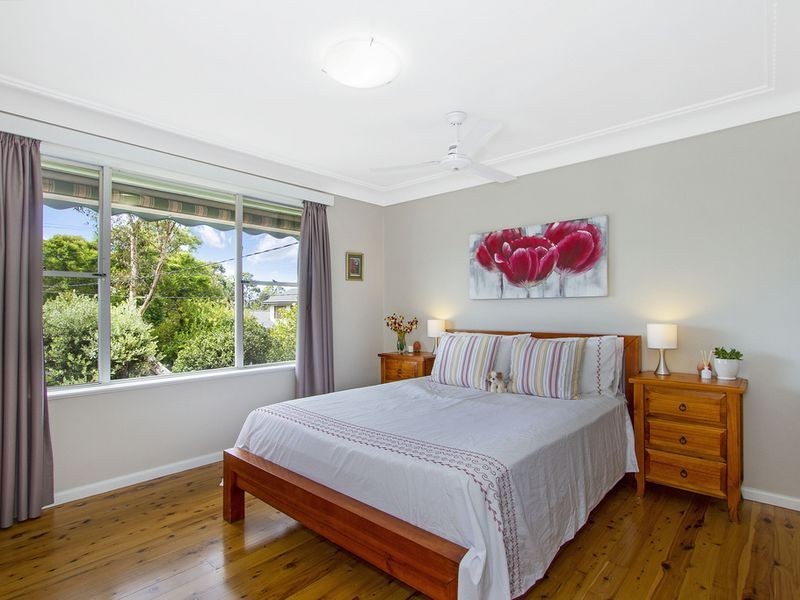 1 Lorraine Avenue, Point Clare NSW 2250