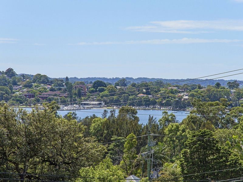 1 Lorraine Avenue, Point Clare NSW 2250