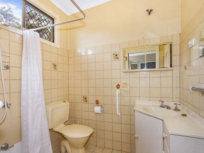 22 Margaret Street, Point Clare NSW 2250