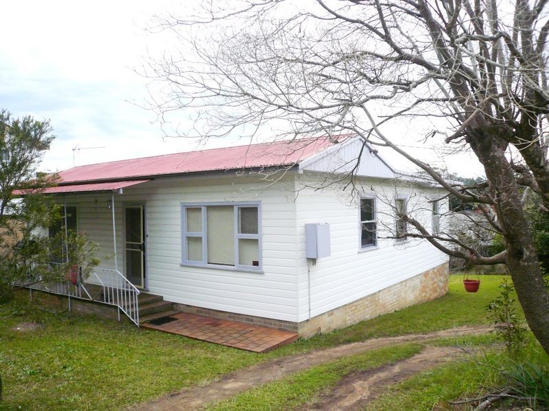 8 Matthews Parade, Point Clare NSW 2250