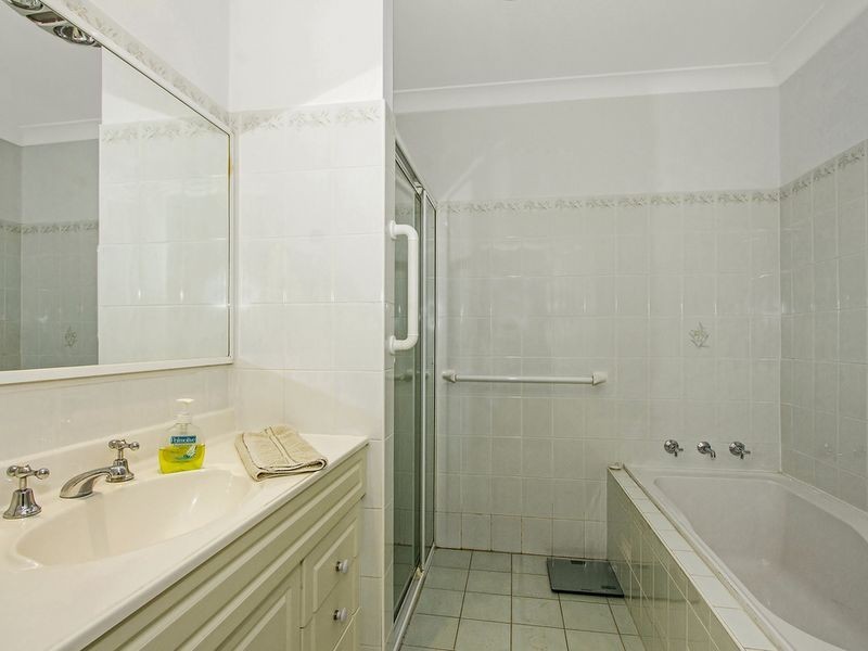 1 Kurrawa Avenue, Point Clare NSW 2250