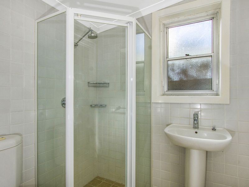 25 Brisbane Water Drive, Point Clare NSW 2250