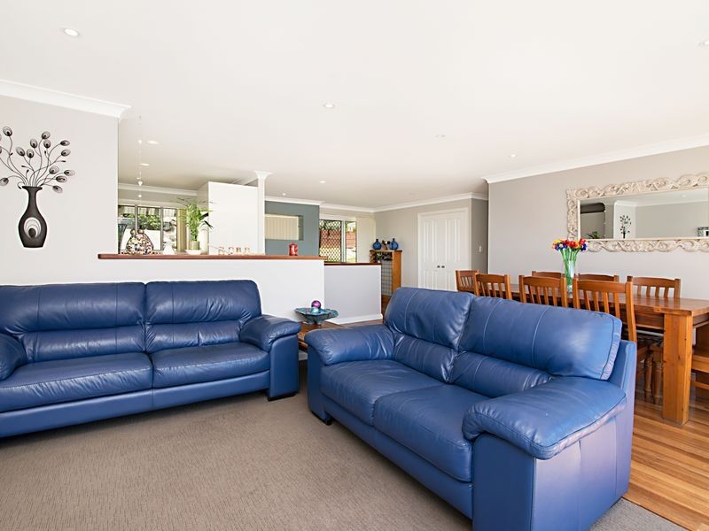 10 Clipper Crescent, Tascott NSW 2250