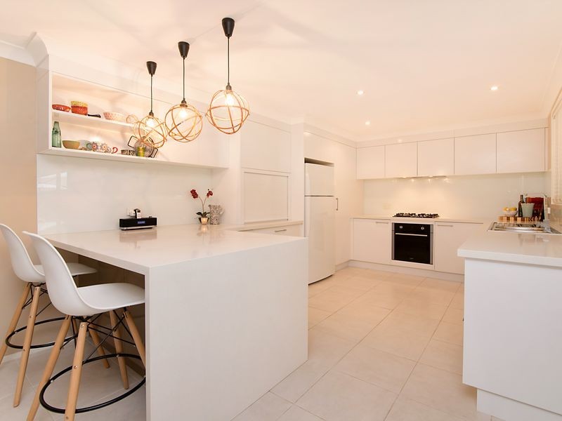 4 McKellar Close, Point Clare NSW 2250