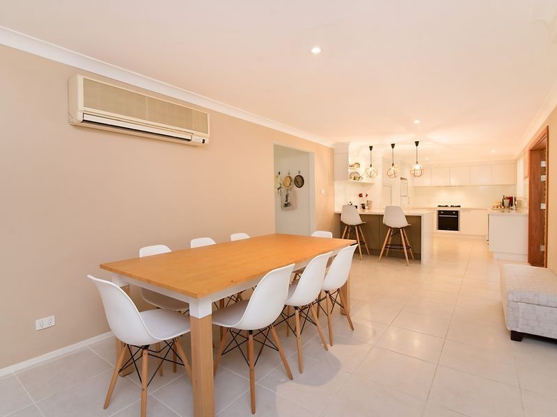 4 McKellar Close, Point Clare NSW 2250