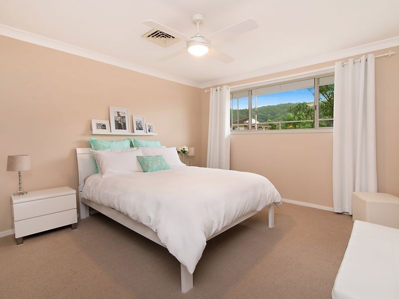 4 McKellar Close, Point Clare NSW 2250