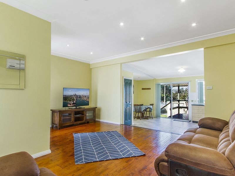 2 Nioka Avenue, Point Clare NSW 2250