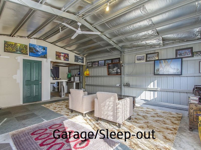 2 Nioka Avenue, Point Clare NSW 2250