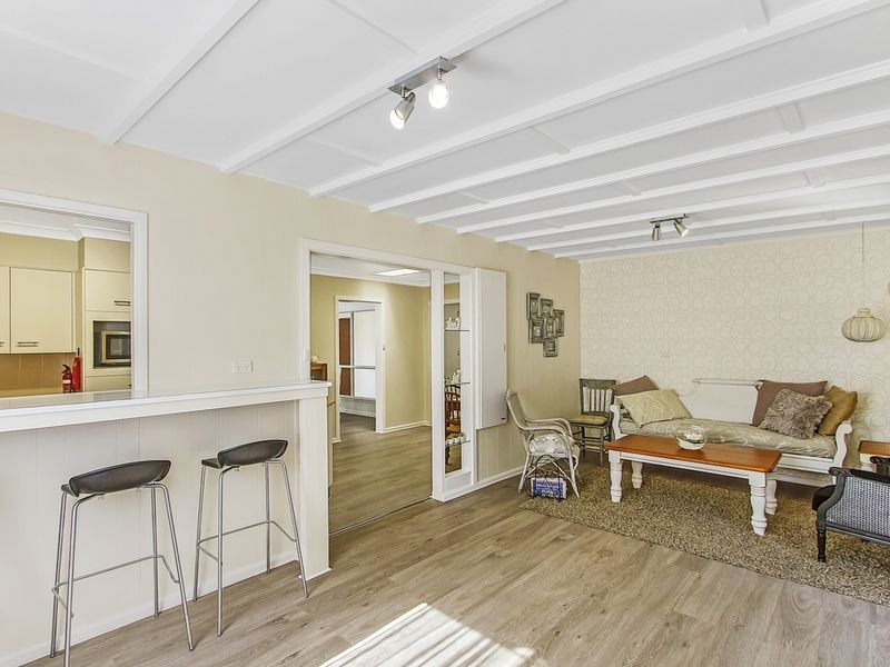 12 Jindalee Avenue, Point Clare NSW 2250