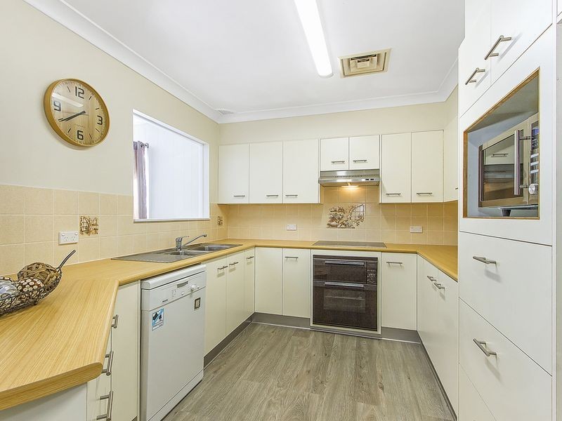 12 Jindalee Avenue, Point Clare NSW 2250