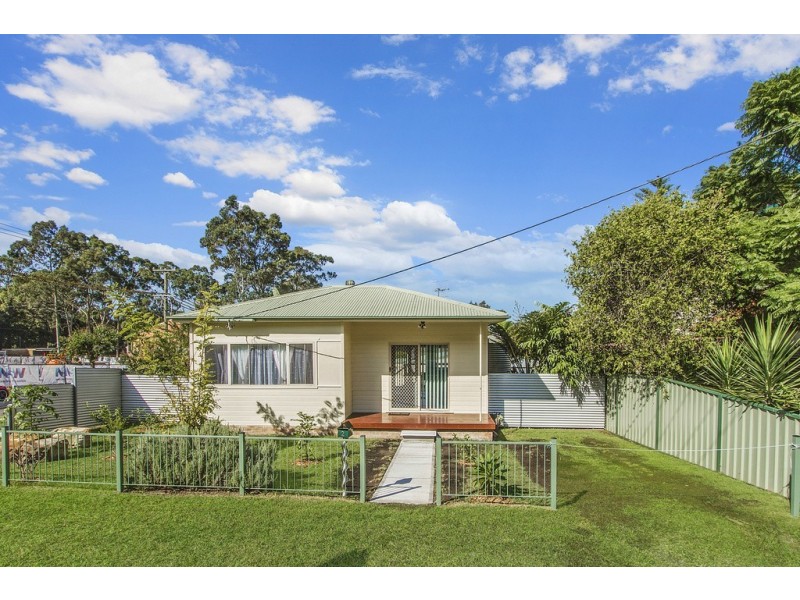 2 Nioka Avenue, Point Clare NSW 2250