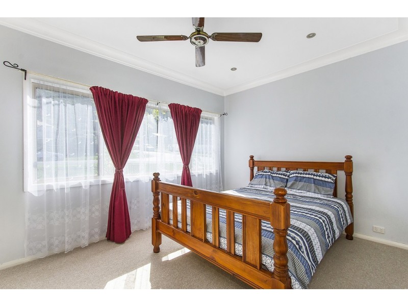 2 Nioka Avenue, Point Clare NSW 2250
