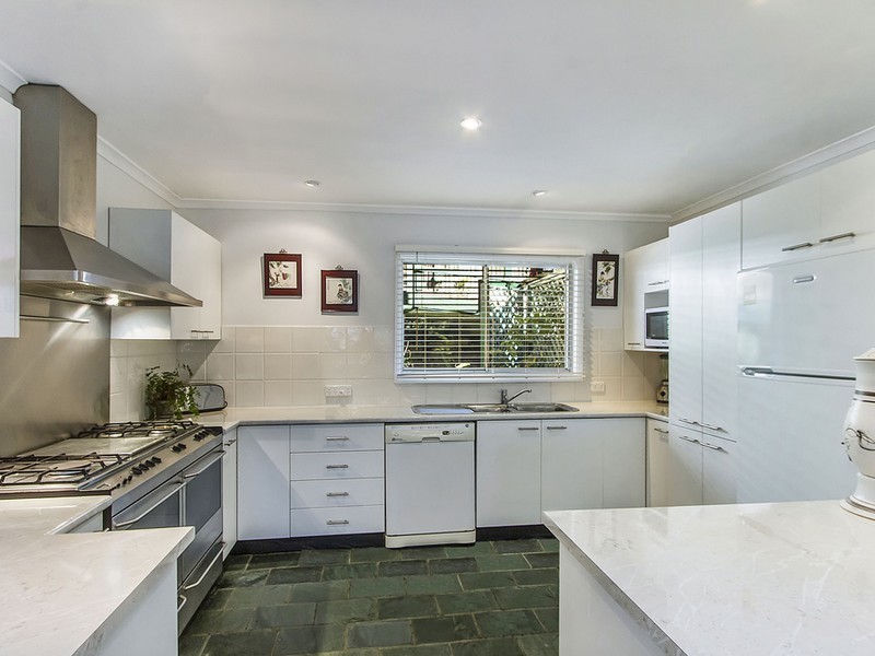 14 Fiona Street, Point Clare NSW 2250