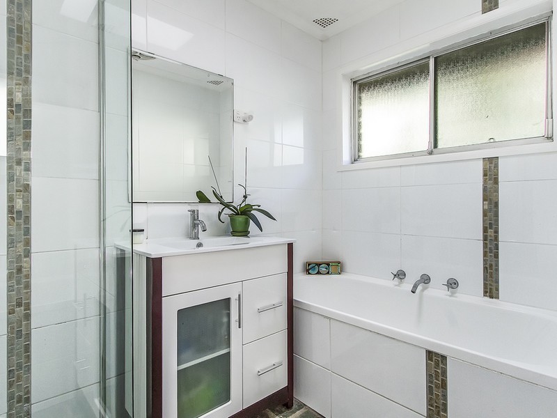 14 Fiona Street, Point Clare NSW 2250