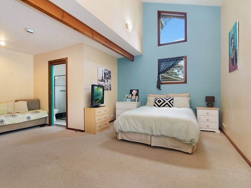 33 Melaleuca Crescent, Tascott NSW 2250