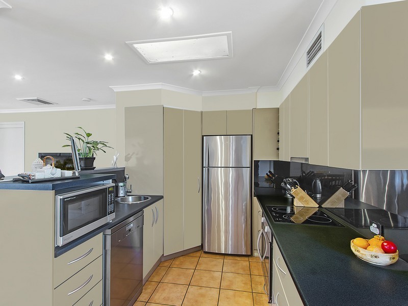 2 Ferguson Close, West Gosford NSW 2250