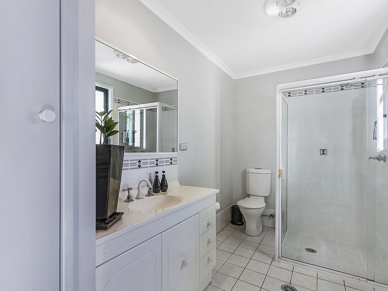 2 Ferguson Close, West Gosford NSW 2250