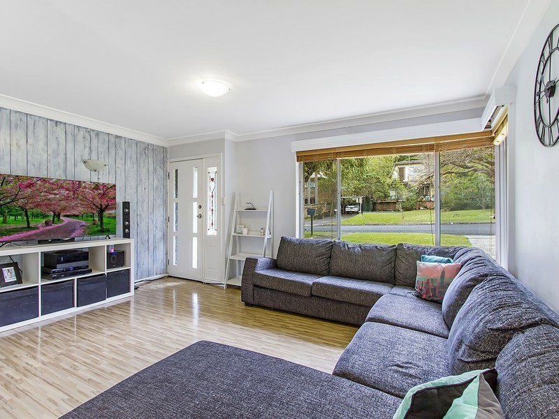 9 Welwyn Grove, Point Clare NSW 2250