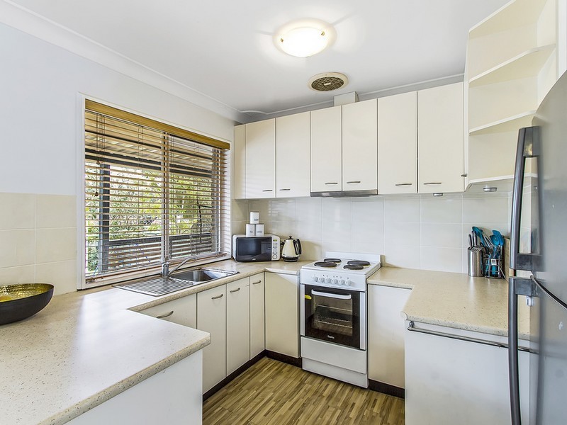 9 Welwyn Grove, Point Clare NSW 2250