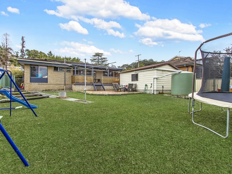9 Welwyn Grove, Point Clare NSW 2250