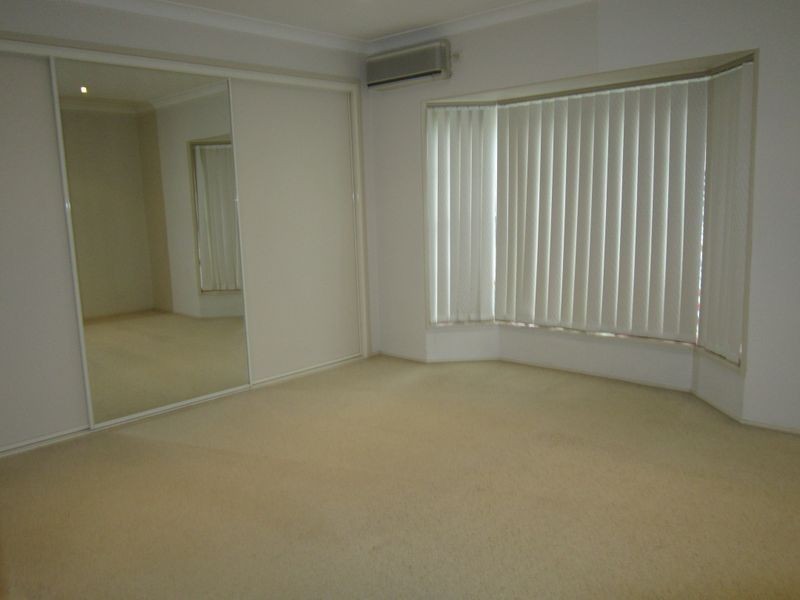 14 Robson Close, Point Clare NSW 2250