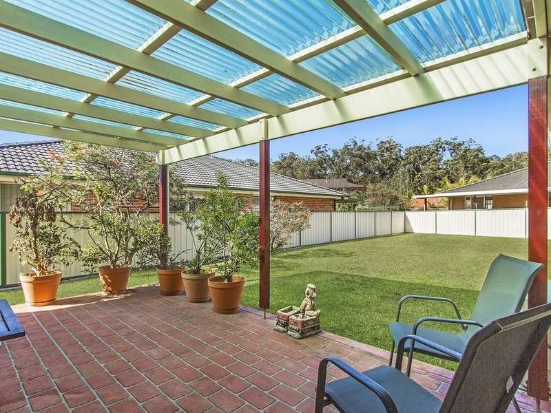 20 Manooka Road, Point Clare NSW 2250