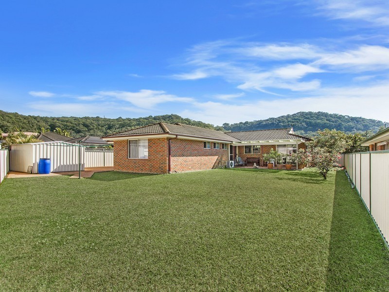 20 Manooka Road, Point Clare NSW 2250