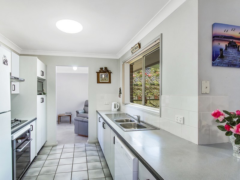 20 Manooka Road, Point Clare NSW 2250