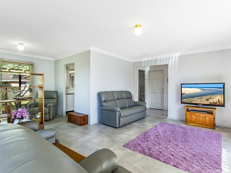 20 Manooka Road, Point Clare NSW 2250