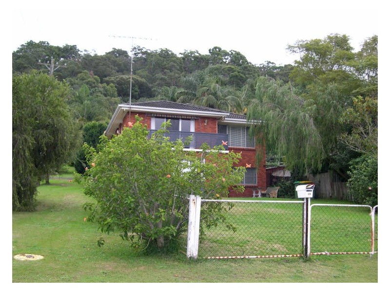 33a Nioka Avenue, Point Clare NSW 2250