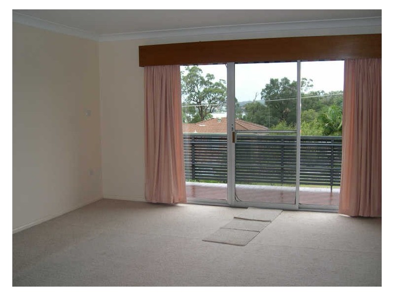 33a Nioka Avenue, Point Clare NSW 2250