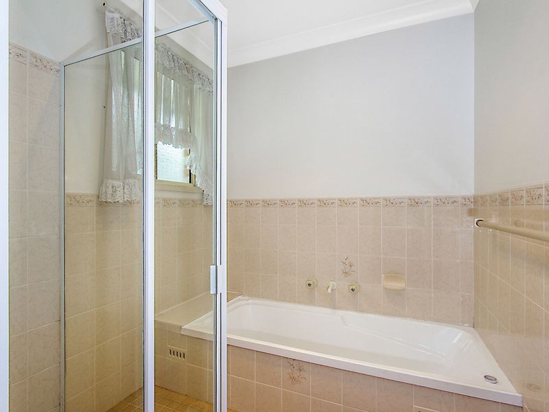 16 Singleton Road, Point Clare NSW 2250