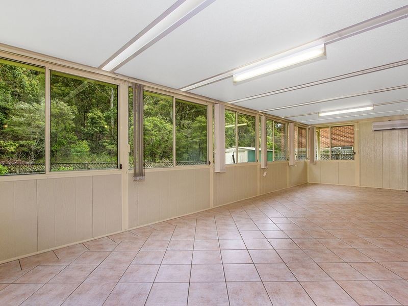 16 Singleton Road, Point Clare NSW 2250