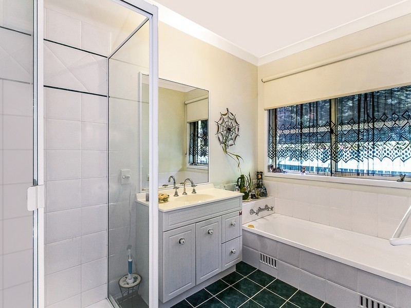 26 Singleton Road, Point Clare NSW 2250