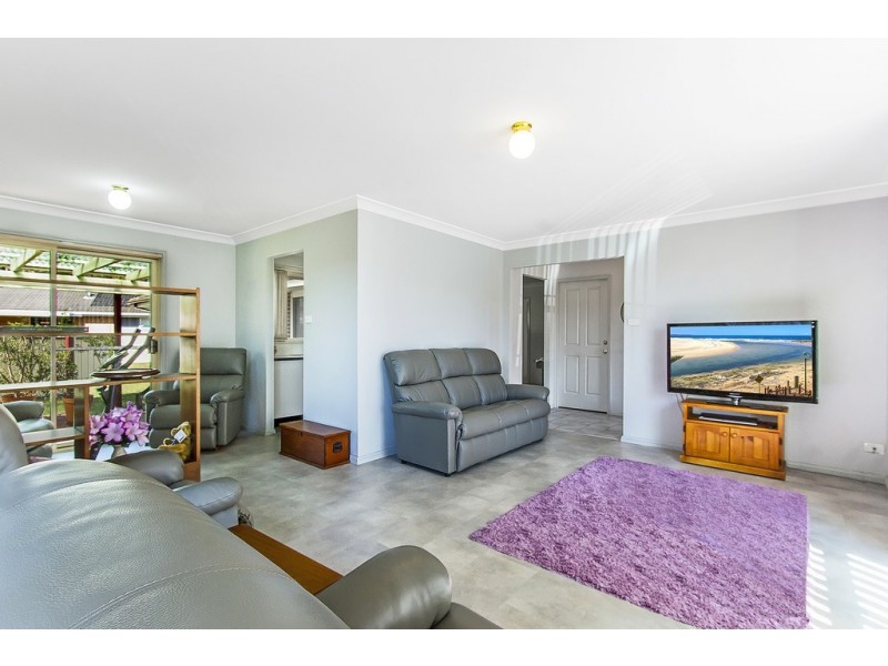 20 Manooka Road, Point Clare NSW 2250