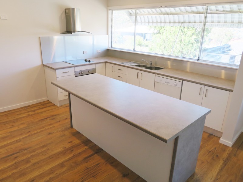 17 Nioka Avenue, Point Clare NSW 2250